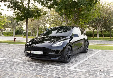Tesla Y  2024